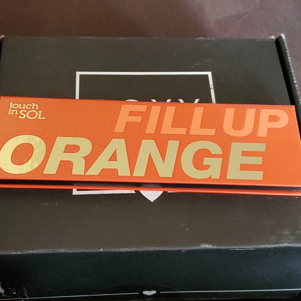 Orange pallet